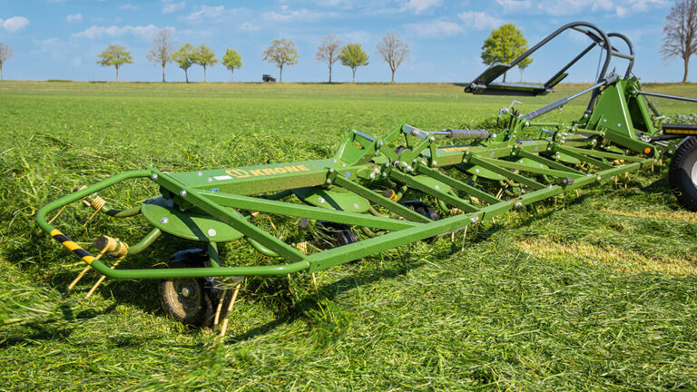 KWT Trailed Rotary Tedders