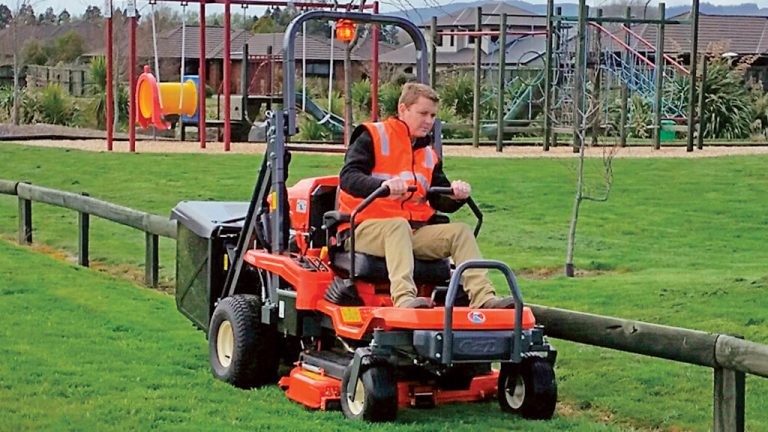 Kubota GZD15 Zero-Turn Mower