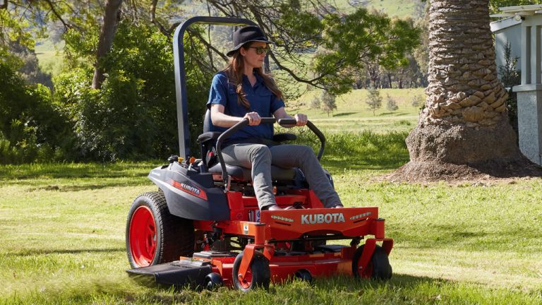 Kubota Z200 Series Zero-Turn Mower